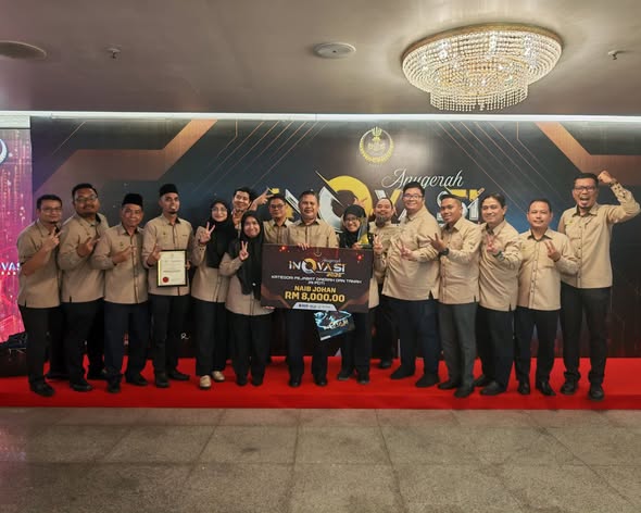 PEJABAT DAERAH DAN TANAH KERIAN RAIH KECEMERLANGAN DI ANUGERAH INOVASI NEGERI PERAK 2025