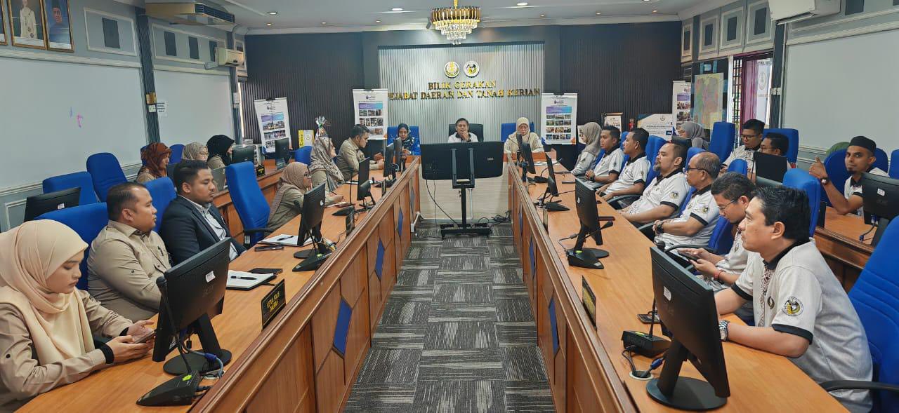 LAWATAN PENANDA ARAS DARI PDT HILIR PERAK