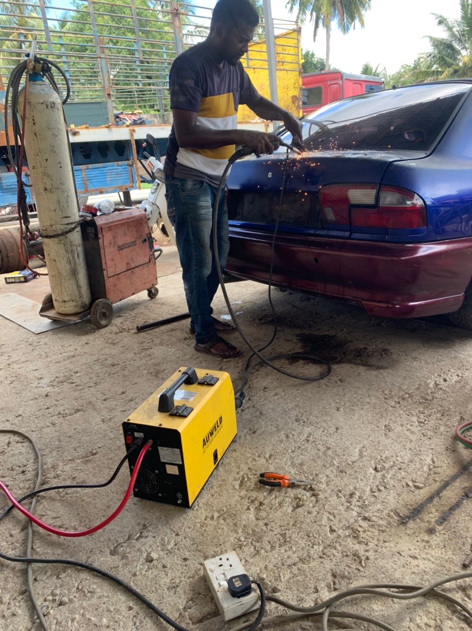 Baiki Lori dan Kereta
